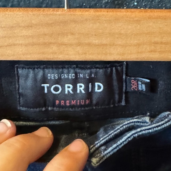 Torrid Dark Wash Bombshell Skinny Jeans Size 26 - Picture 4 of 4